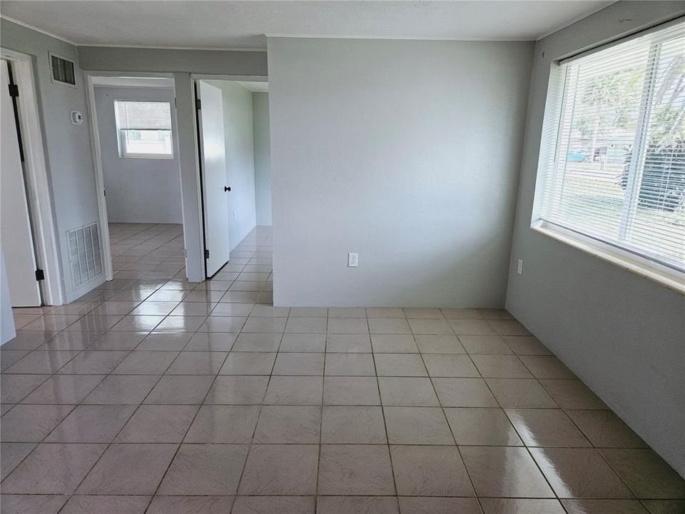 For Rent: $1,700 (2 beds, 1 baths, 660 Square Feet)