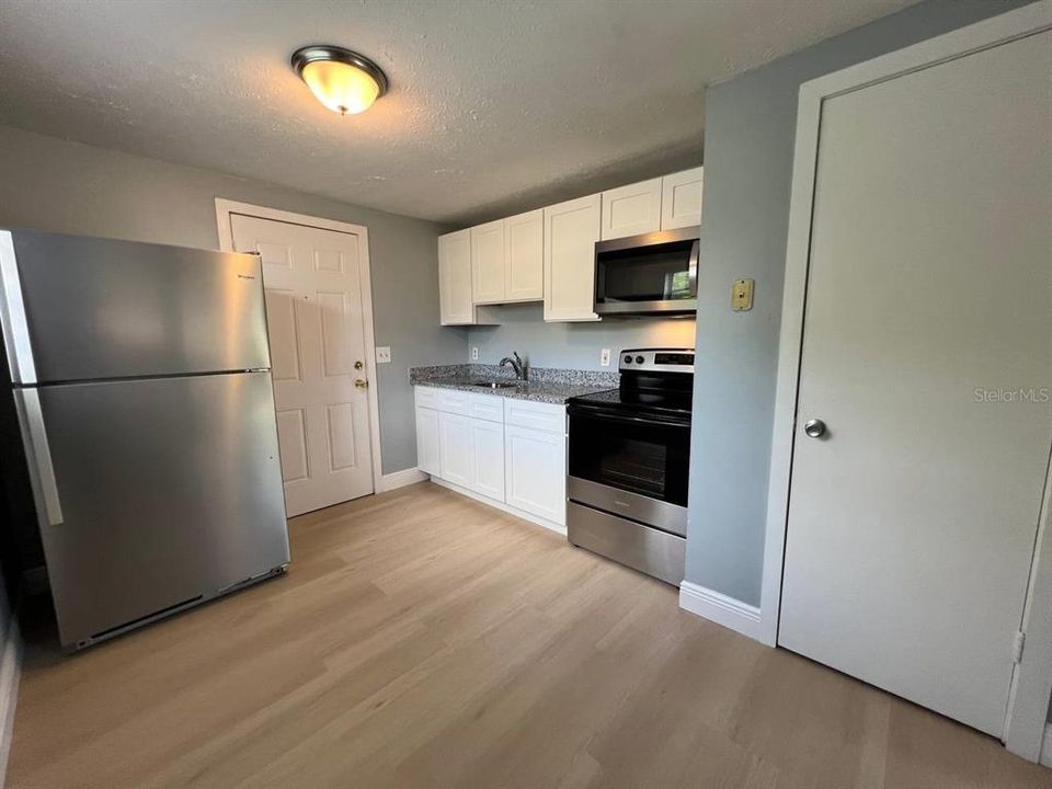 For Rent: $1,395 (2 beds, 1 baths, 702 Square Feet)