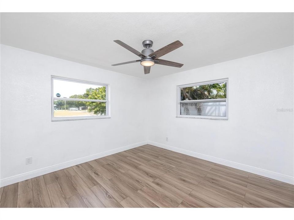 For Sale: $525,000 (4 beds, 2 baths, 1600 Square Feet)