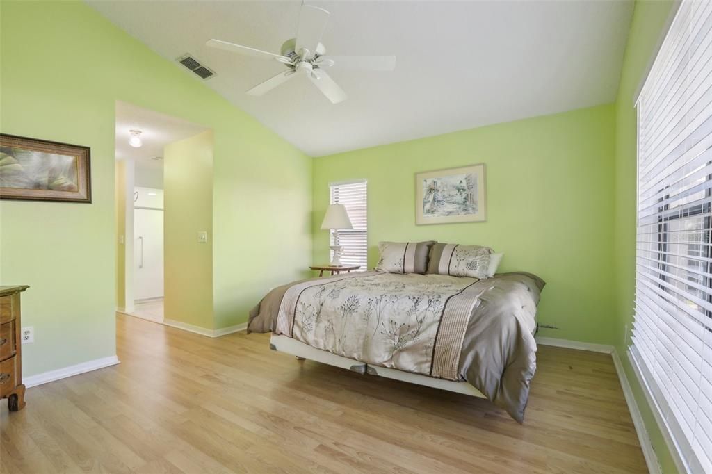 For Sale: $299,900 (2 beds, 2 baths, 1440 Square Feet)