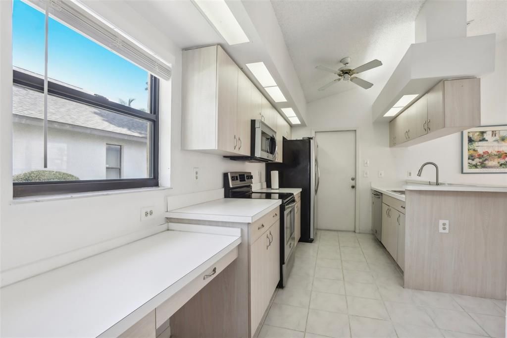 For Sale: $299,900 (2 beds, 2 baths, 1440 Square Feet)