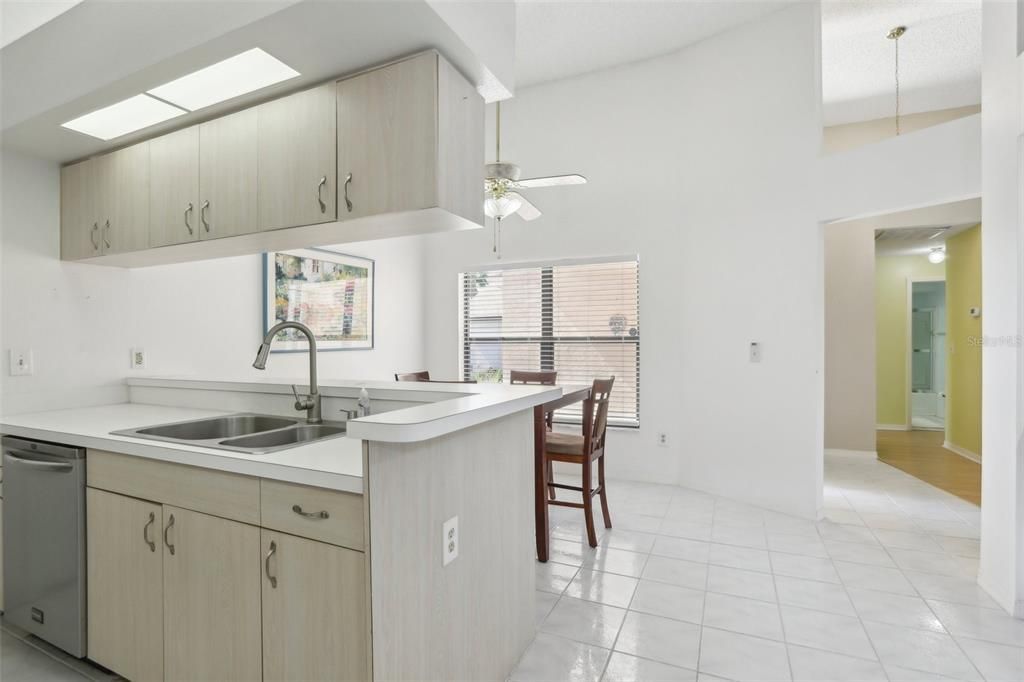 For Sale: $299,900 (2 beds, 2 baths, 1440 Square Feet)