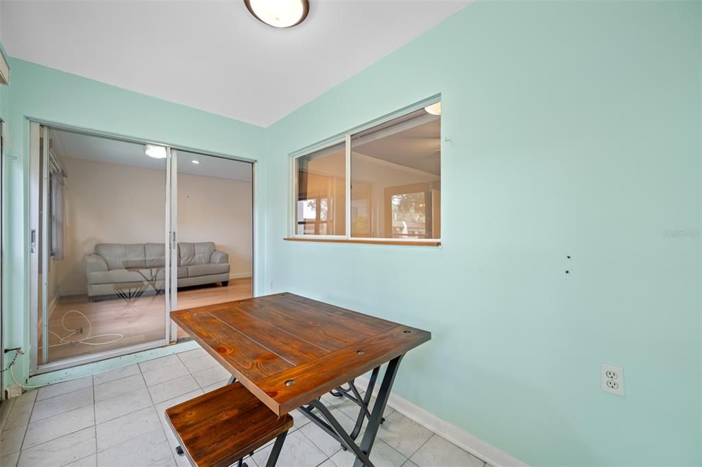 For Sale: $137,900 (1 beds, 1 baths, 646 Square Feet)