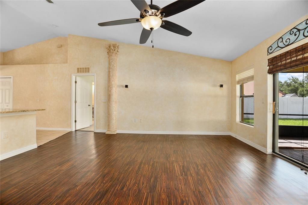 For Sale: $359,900 (3 beds, 2 baths, 1814 Square Feet)