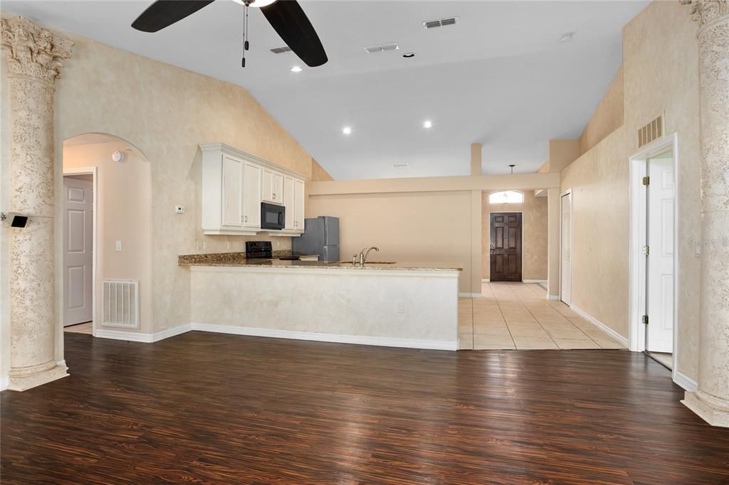 For Sale: $359,900 (3 beds, 2 baths, 1814 Square Feet)