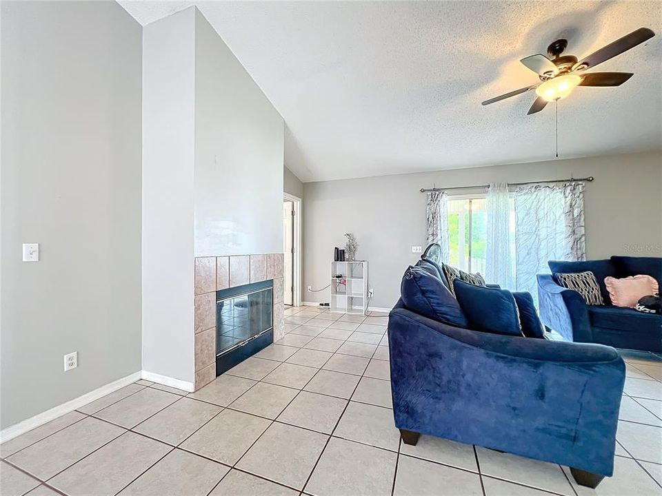 For Sale: $275,000 (3 beds, 2 baths, 1399 Square Feet)