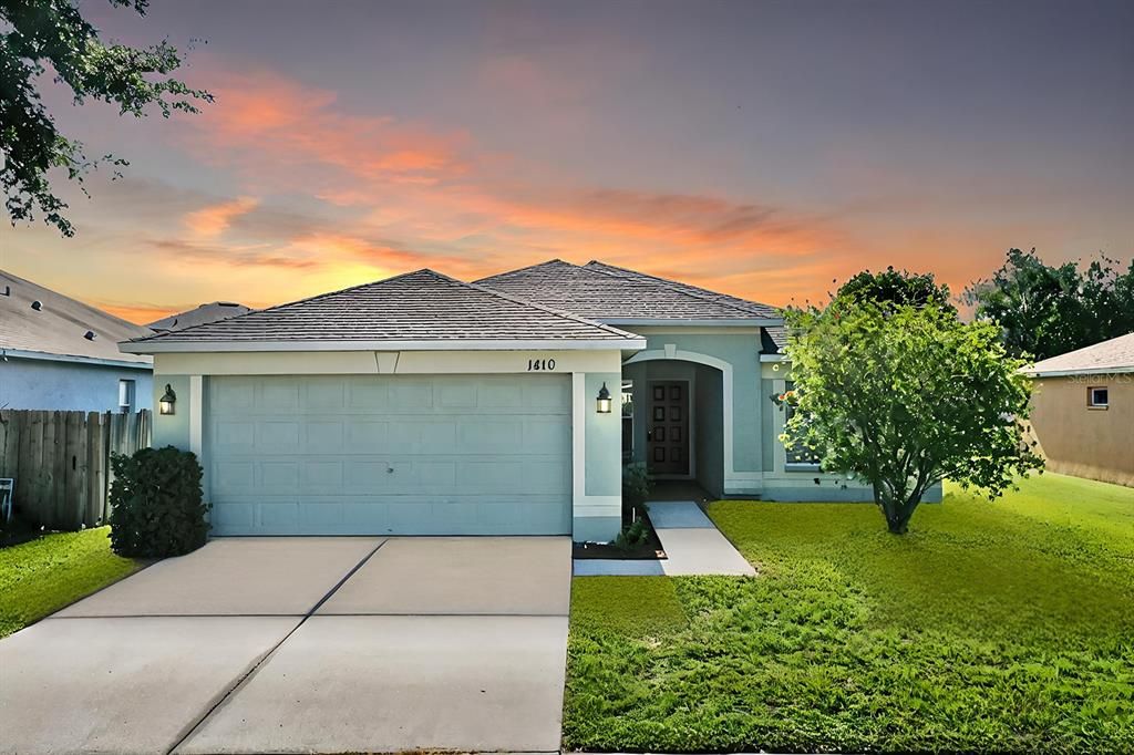 Active With Contract: $369,900 (4 beds, 2 baths, 1507 Square Feet)