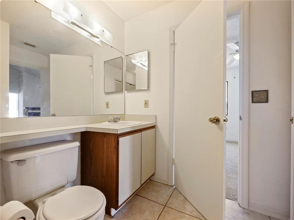 For Sale: $223,400 (2 beds, 2 baths, 952 Square Feet)