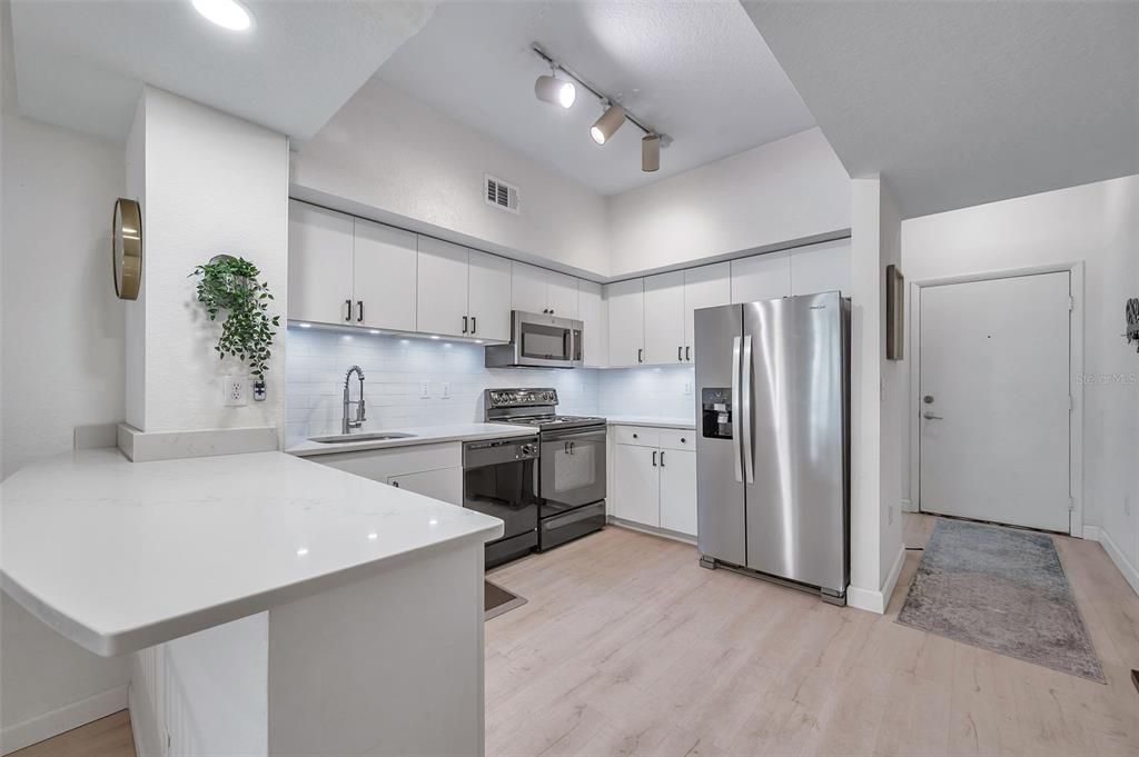 For Rent: $2,300 (1 beds, 1 baths, 789 Square Feet)