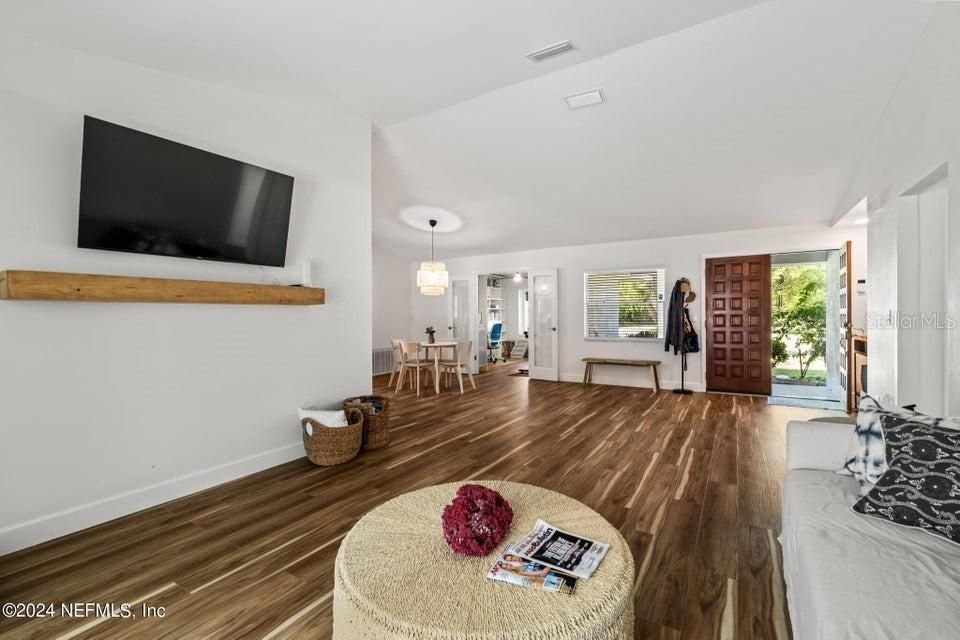 For Sale: $430,000 (2 beds, 2 baths, 1812 Square Feet)