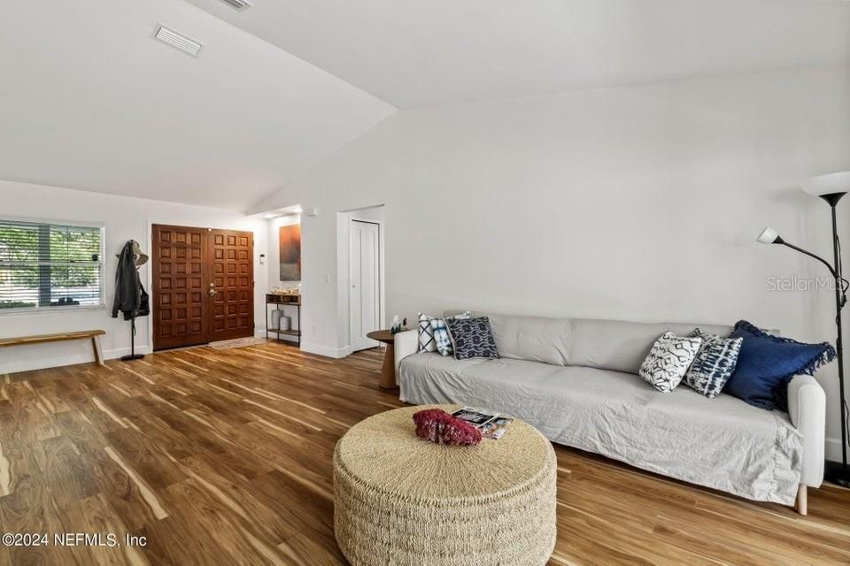 For Sale: $430,000 (2 beds, 2 baths, 1812 Square Feet)