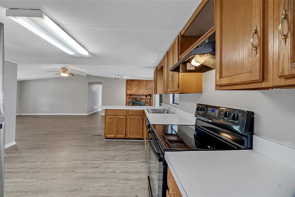 For Sale: $365,000 (4 beds, 2 baths, 1960 Square Feet)