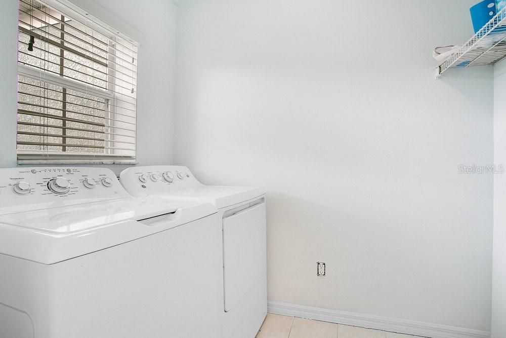 For Sale: $375,000 (3 beds, 2 baths, 1721 Square Feet)