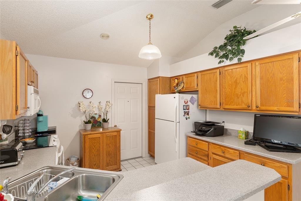 For Sale: $320,000 (2 beds, 2 baths, 1256 Square Feet)