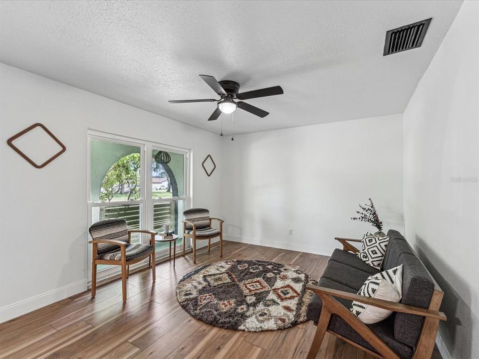 For Sale: $475,000 (3 beds, 1 baths, 1242 Square Feet)