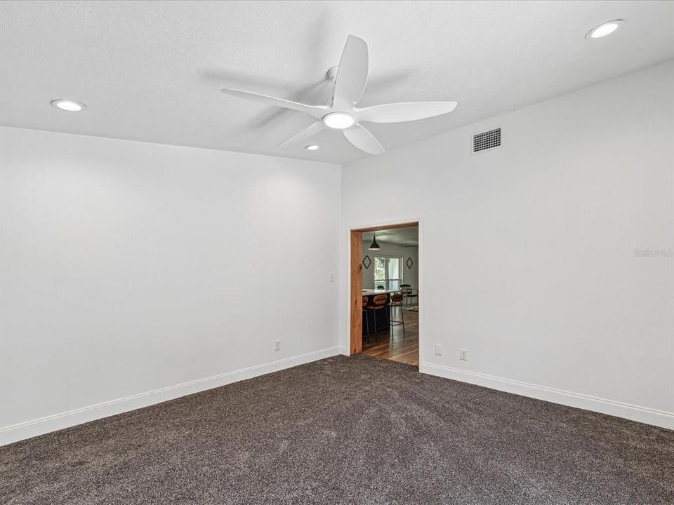 For Sale: $475,000 (3 beds, 1 baths, 1242 Square Feet)