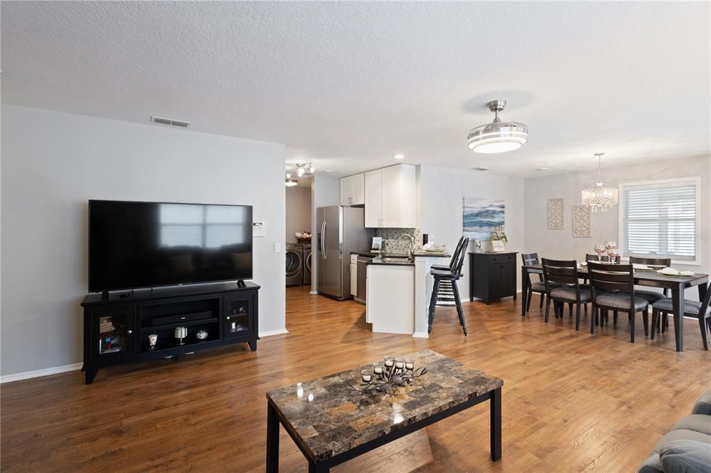 For Sale: $310,000 (2 beds, 2 baths, 1188 Square Feet)