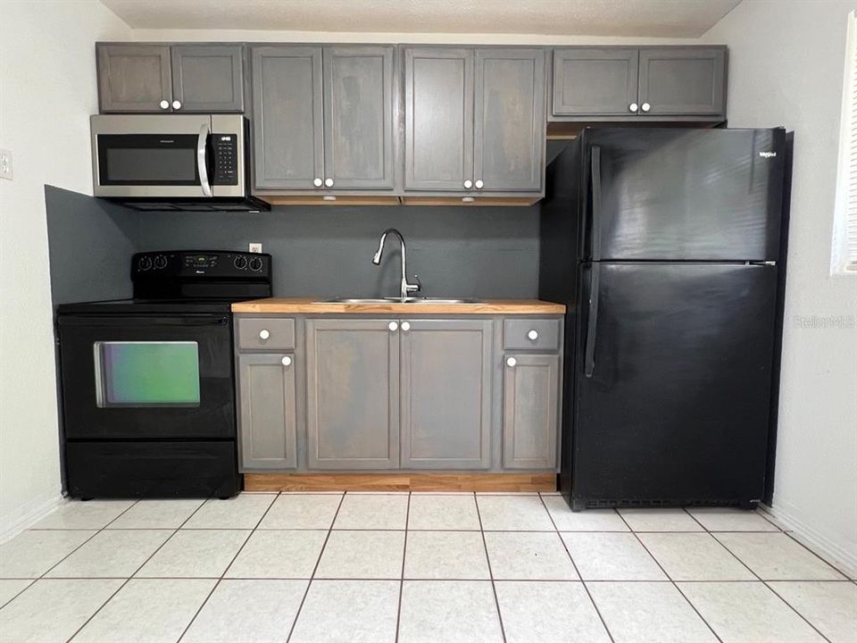 Active With Contract: $1,500 (2 beds, 1 baths, 720 Square Feet)