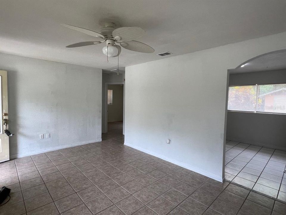 Active With Contract: $1,500 (2 beds, 1 baths, 720 Square Feet)