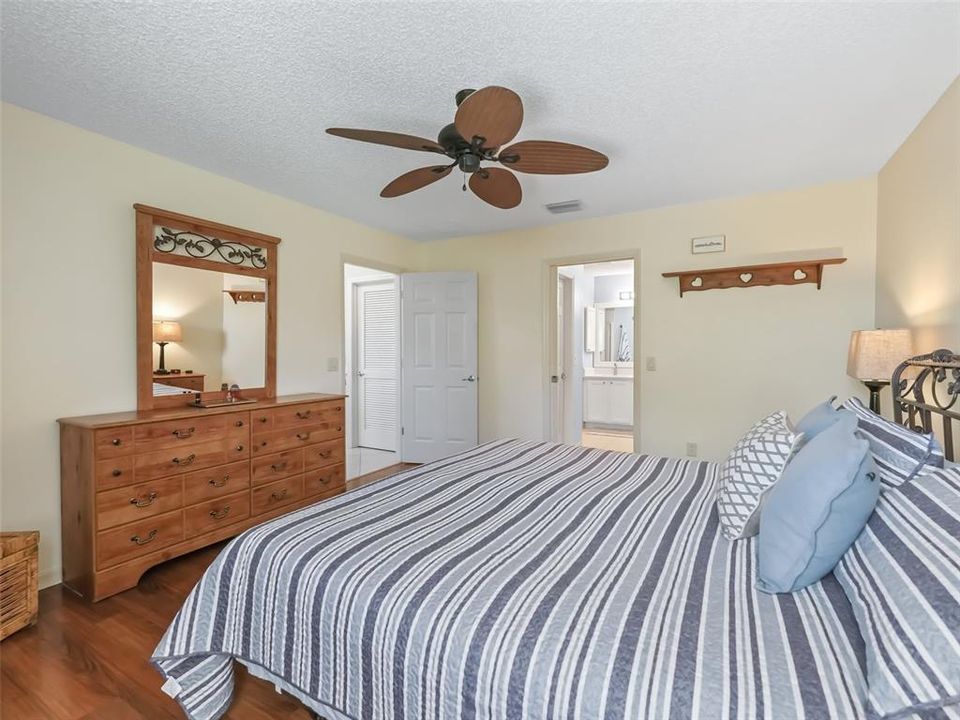 For Sale: $344,500 (3 beds, 2 baths, 1392 Square Feet)