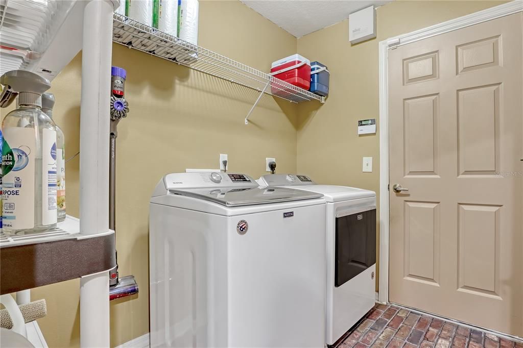 Laundry room /washer and dryer conveys