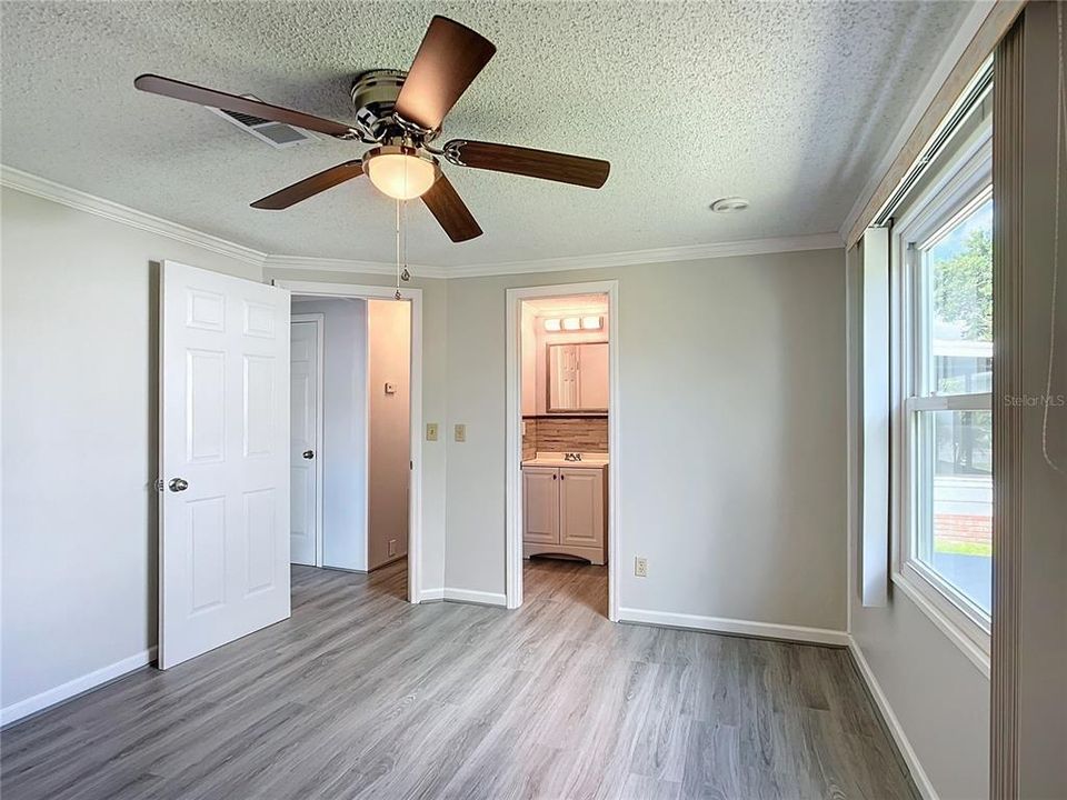 For Sale: $254,499 (2 beds, 2 baths, 1342 Square Feet)