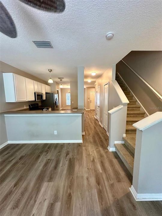 For Rent: $1,950 (2 beds, 2 baths, 1383 Square Feet)