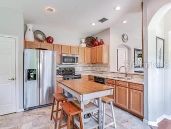 For Sale: $379,900 (2 beds, 2 baths, 1759 Square Feet)