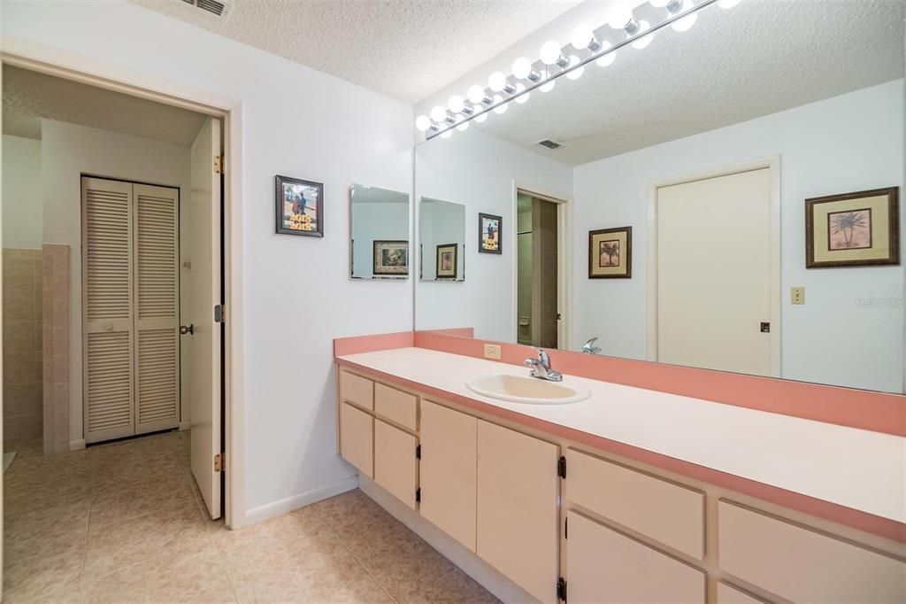 For Sale: $339,900 (2 beds, 2 baths, 1661 Square Feet)