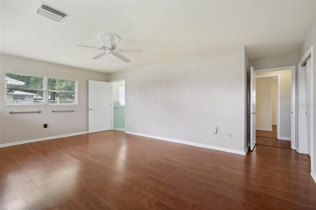 For Sale: $280,000 (3 beds, 2 baths, 1809 Square Feet)