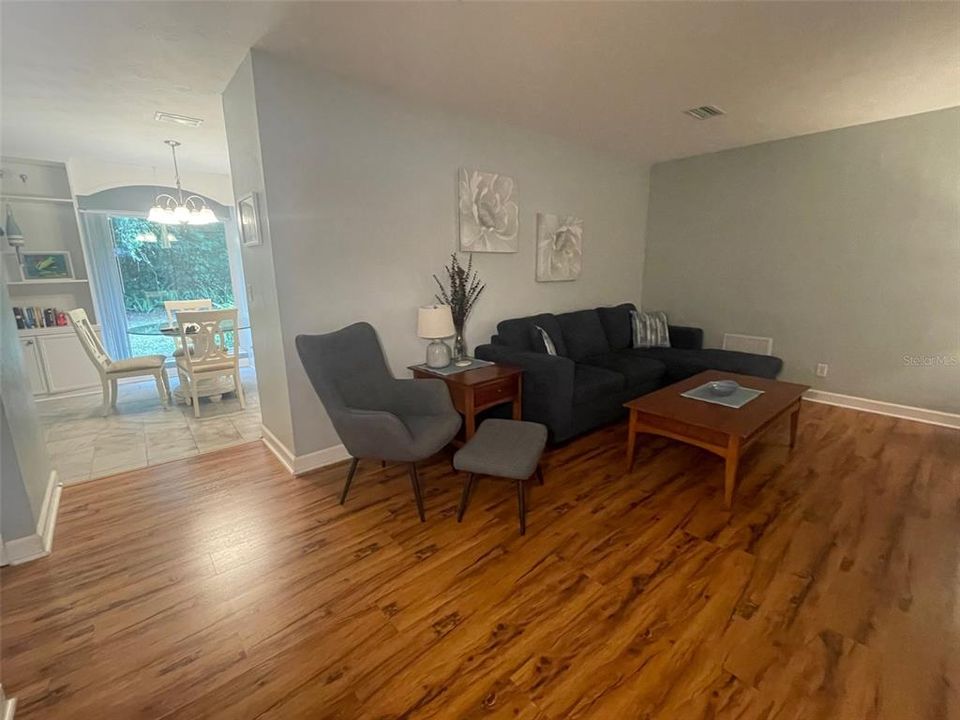 For Sale: $339,000 (3 beds, 2 baths, 1272 Square Feet)