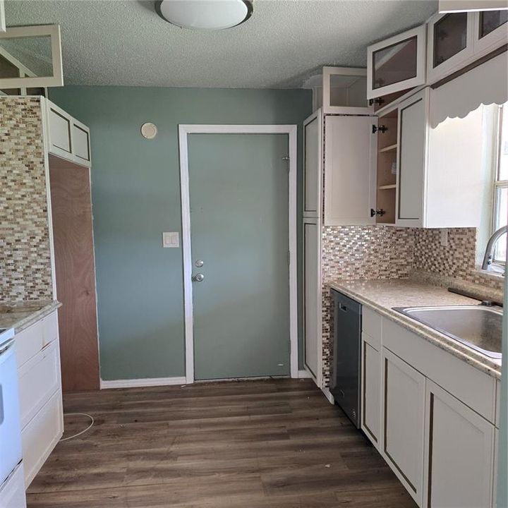 For Sale: $179,000 (2 beds, 2 baths, 1128 Square Feet)