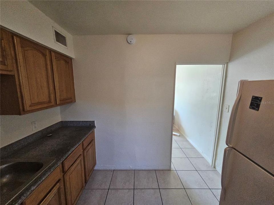 For Rent: $1,600 (2 beds, 1 baths, 715 Square Feet)