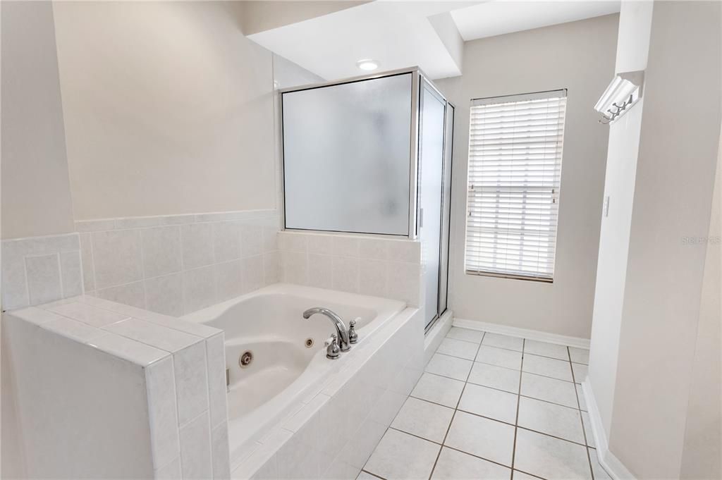 Active With Contract: $2,950 (5 beds, 2 baths, 2633 Square Feet)