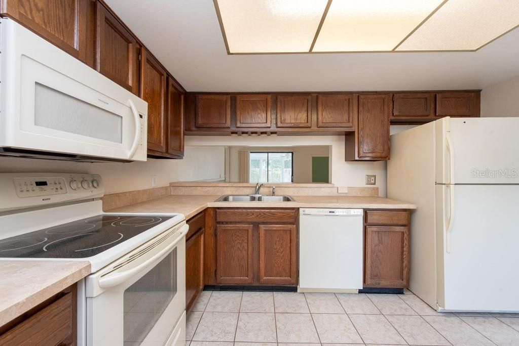 For Sale: $350,000 (3 beds, 2 baths, 1392 Square Feet)