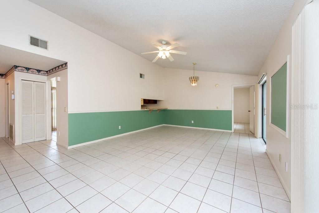 For Sale: $350,000 (3 beds, 2 baths, 1392 Square Feet)