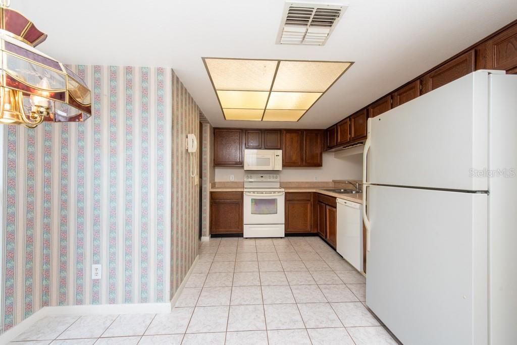 For Sale: $350,000 (3 beds, 2 baths, 1392 Square Feet)