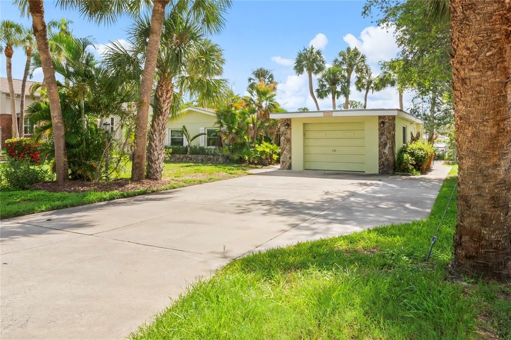 For Sale: $599,000 (3 beds, 2 baths, 1357 Square Feet)