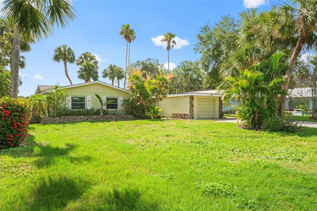 For Sale: $599,000 (3 beds, 2 baths, 1357 Square Feet)