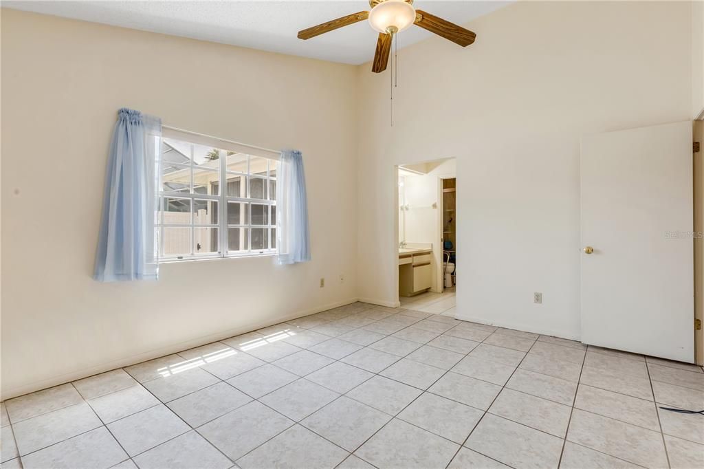 Active With Contract: $385,000 (2 beds, 2 baths, 1006 Square Feet)