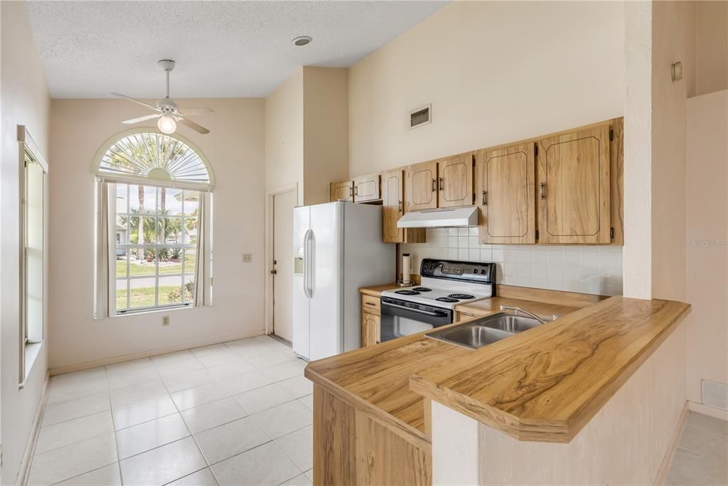 Active With Contract: $385,000 (2 beds, 2 baths, 1006 Square Feet)