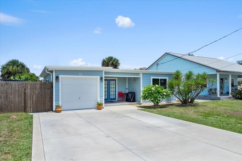 For Sale: $399,900 (3 beds, 1 baths, 912 Square Feet)