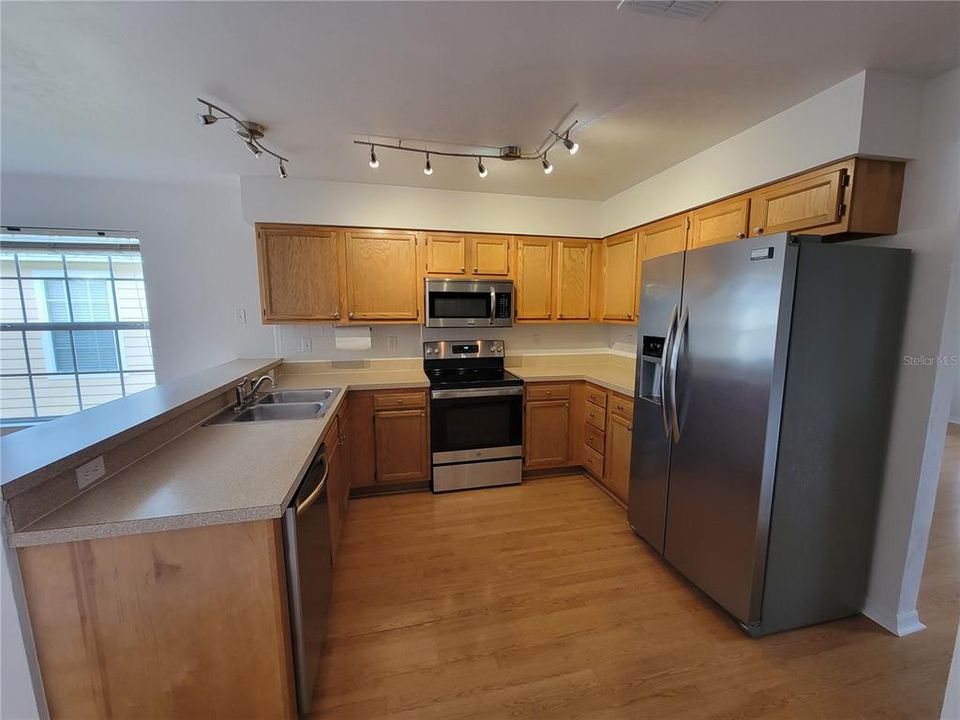 For Rent: $2,095 (3 beds, 2 baths, 1536 Square Feet)