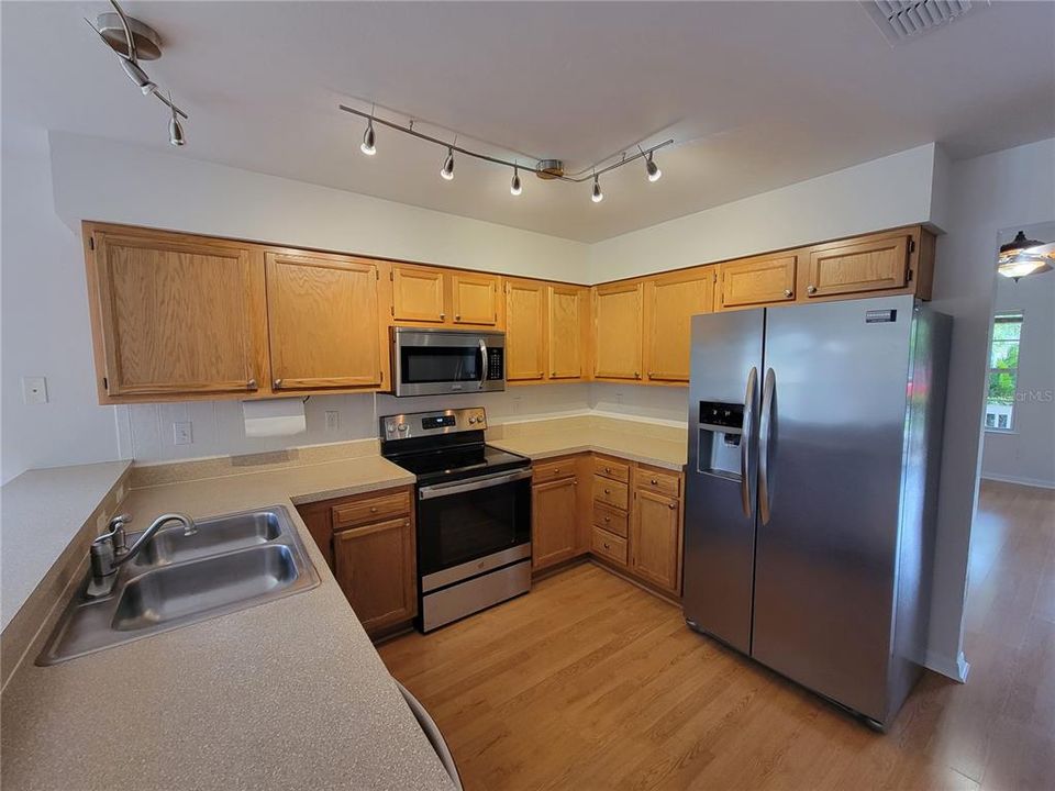 For Rent: $2,095 (3 beds, 2 baths, 1536 Square Feet)