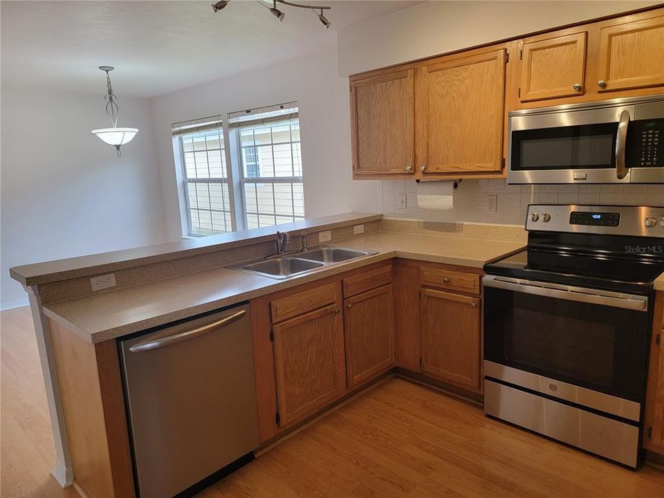 For Rent: $2,095 (3 beds, 2 baths, 1536 Square Feet)