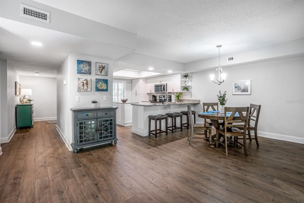 For Sale: $459,900 (2 beds, 2 baths, 1399 Square Feet)