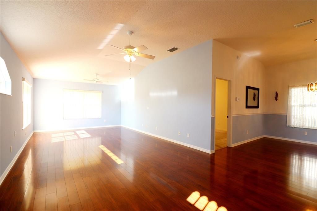 For Rent: $1,750 (2 beds, 2 baths, 1341 Square Feet)