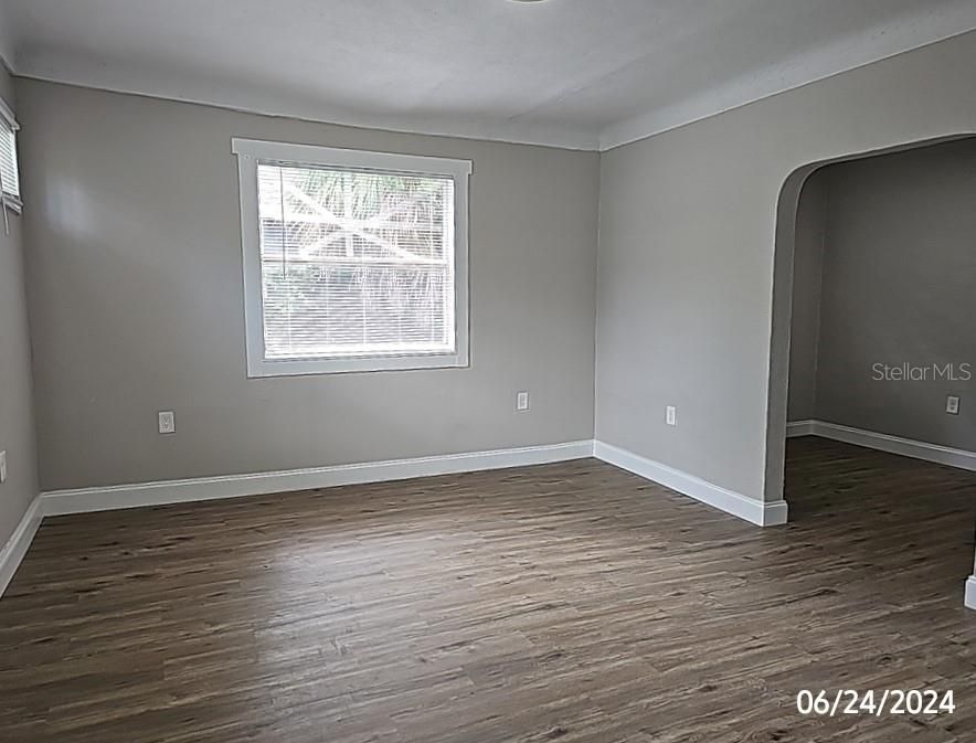 For Sale: $220,000 (3 beds, 1 baths, 980 Square Feet)