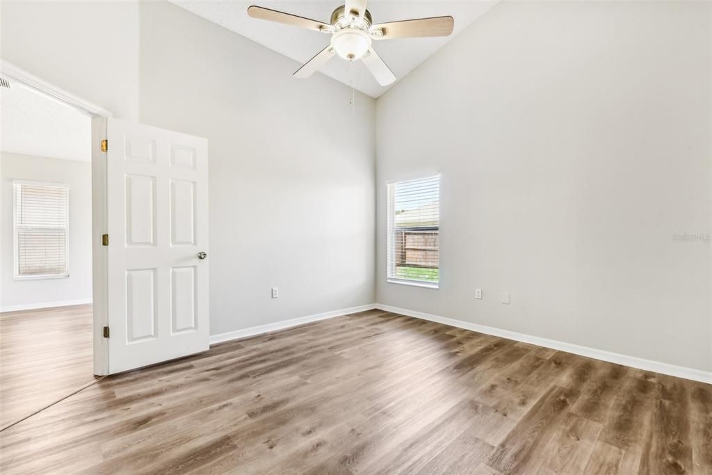 Active With Contract: $349,900 (3 beds, 2 baths, 1484 Square Feet)