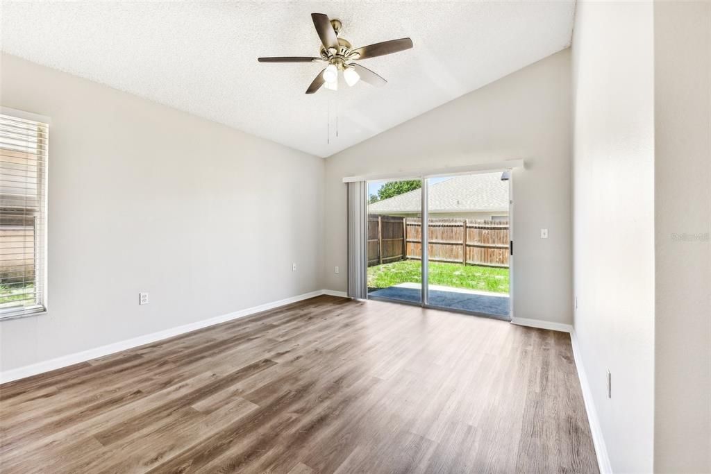 Active With Contract: $349,900 (3 beds, 2 baths, 1484 Square Feet)